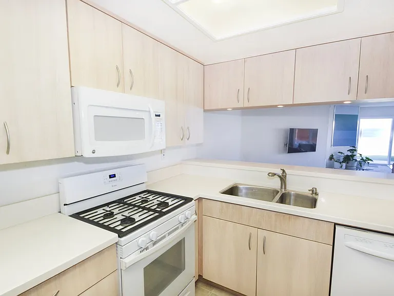 1300 Seacoast Dr #B — Photo 22