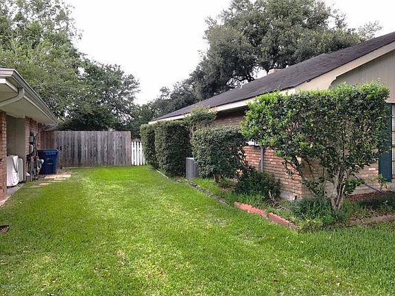 2nd image of 207 E Bluebird Dr