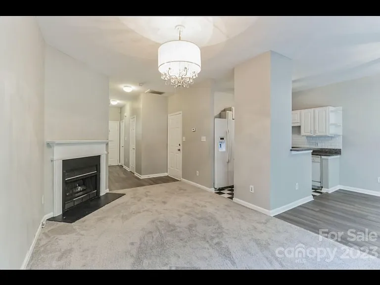 7811 Lennoxshire Ln — Photo 15