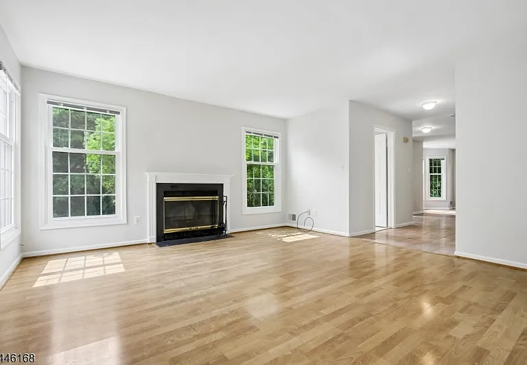 85 Laurelwood Ct — Photo 13