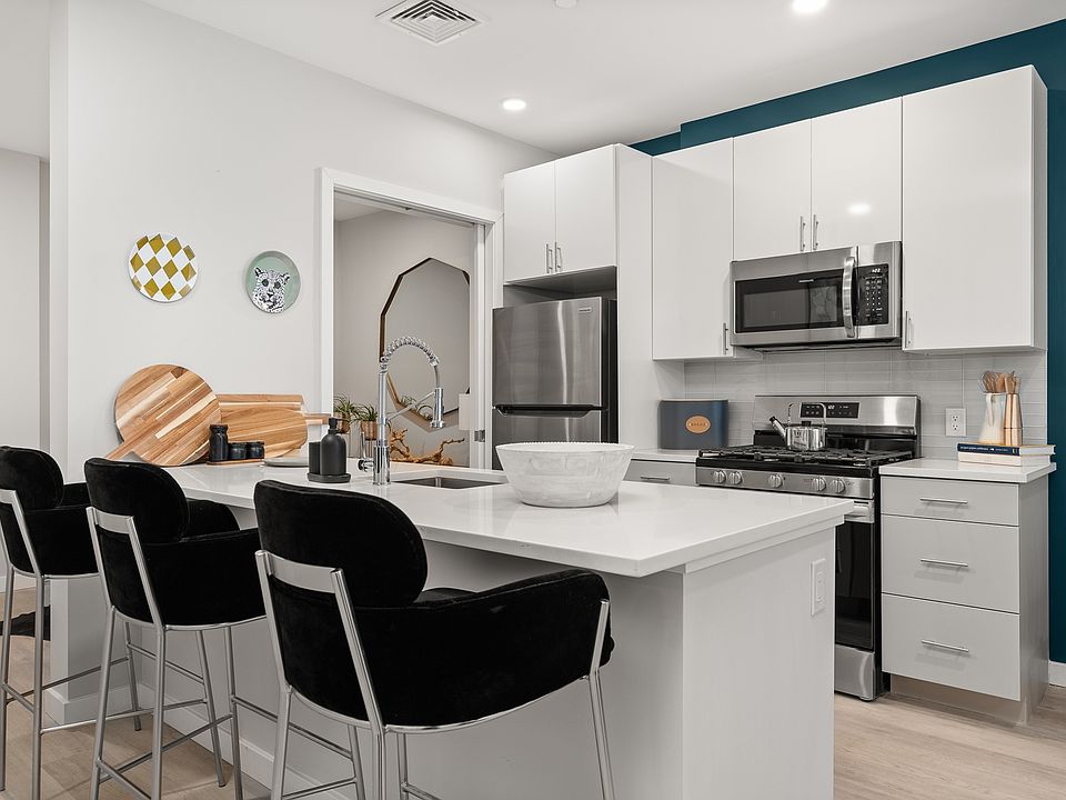 Model Unit - Kitchen & Island