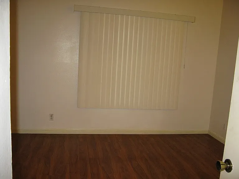 2905 Montrose Ave #214 — Photo 4
