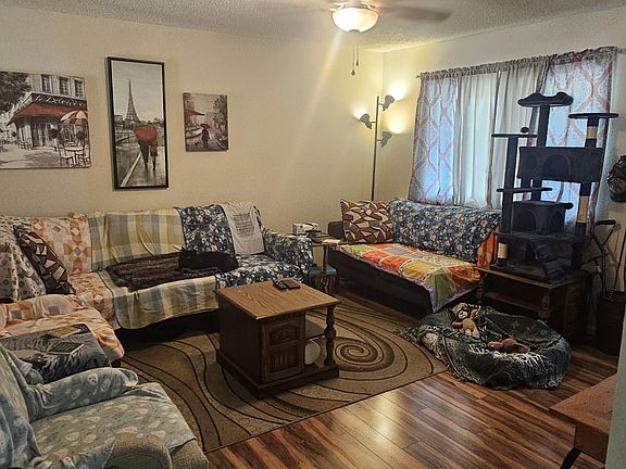 5th image of 744 E Country Club Dr