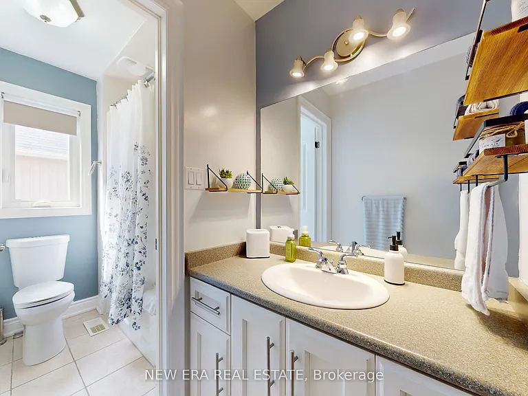 1031 Lake Dr N #UPPER — Photo 28