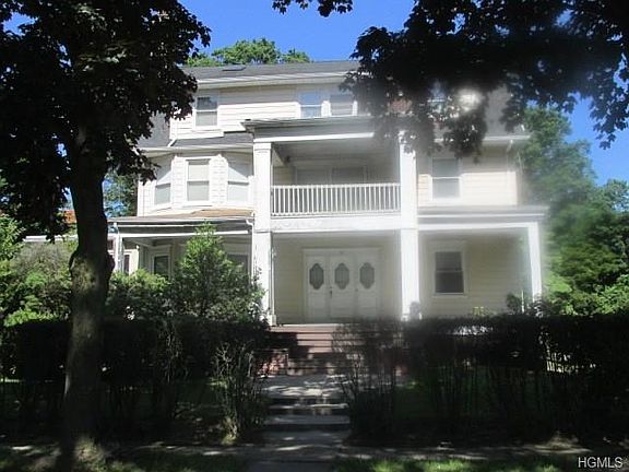 3rd image of 32 Winfield Ave