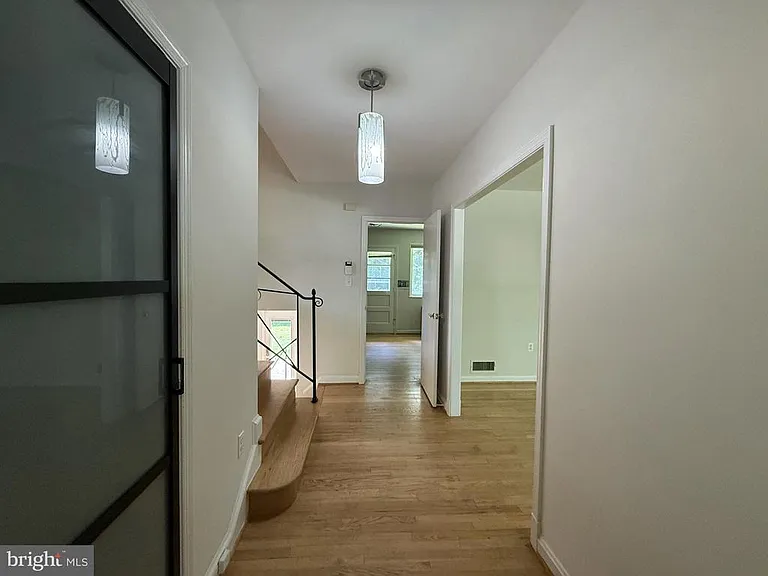 9209 E Parkhill Dr — Photo 5
