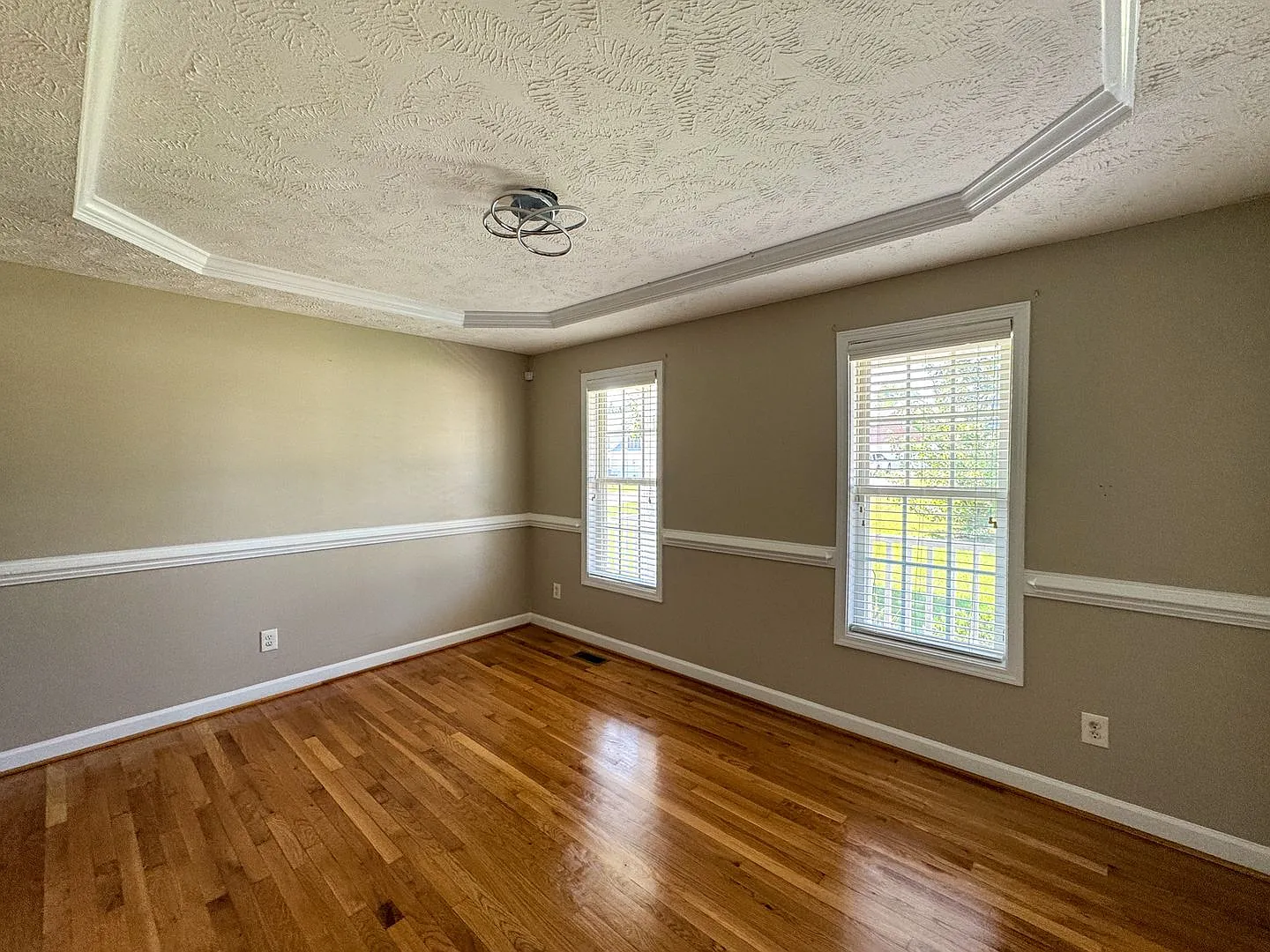 4 Bed 2.5 Bath Home with Fenced Backyard — Photo 2