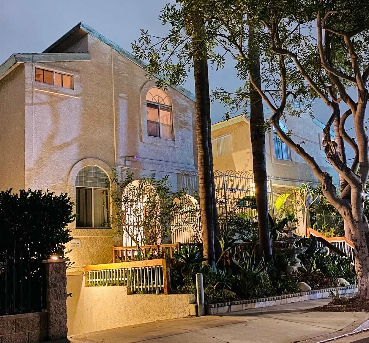 2 bed, 1.5 bath, 1050 sqft, $4,500 — Photo 1