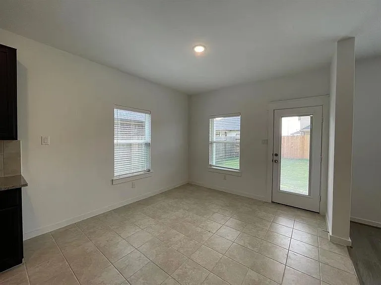 815 Summer Village Way — Photo 6