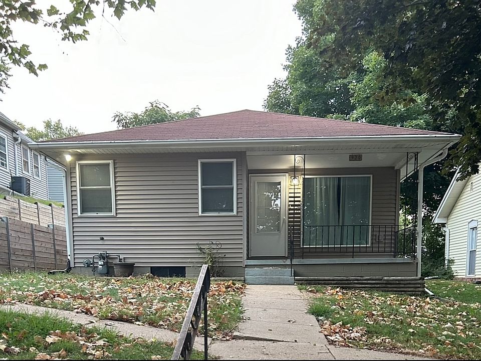 1st image of 920 3rd Ave