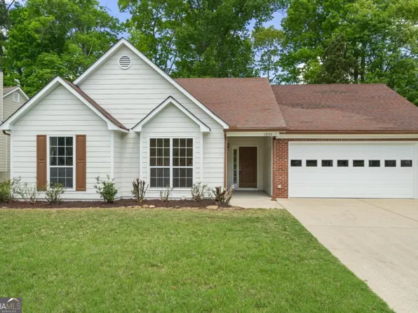 1095 Athena Ct, Acworth, GA 30101