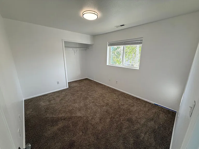 565 Redcliff Cir — Photo 10