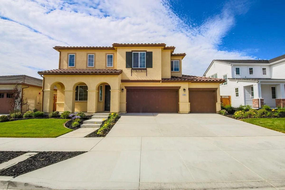 5484 Pinnacle View Way photo 1