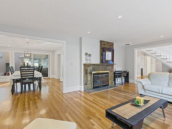4th image of 141 Greenwood St
