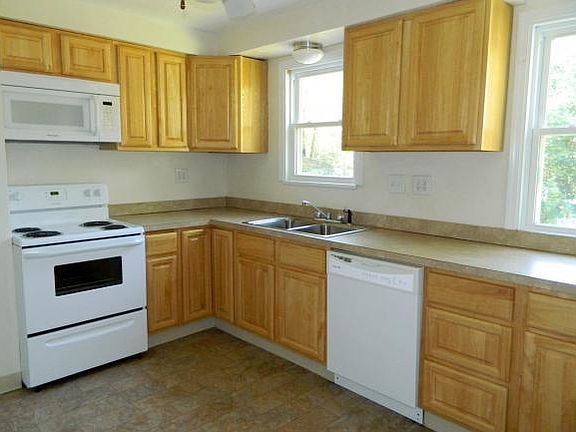 5th image of 844 W Circle Dr