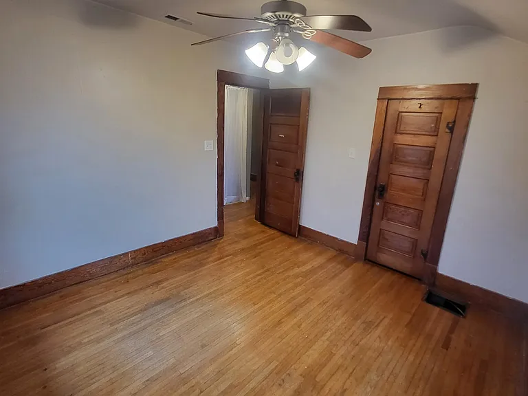 205 W State St — Photo 10