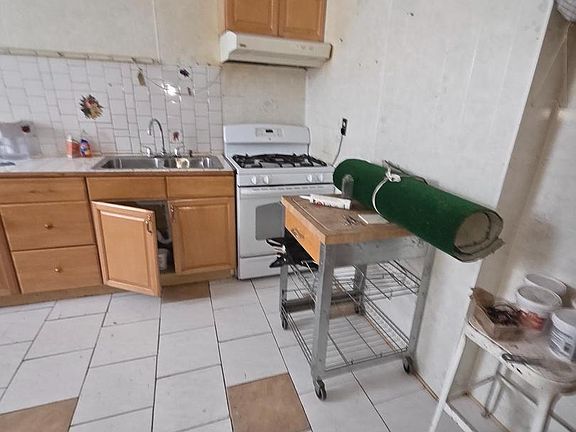 5th image of 329 N 39th St