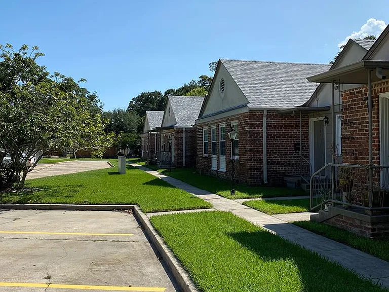 420 Central Ave — Photo 2
