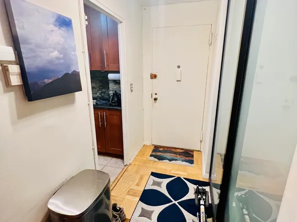 301 East 22nd Street image 4 of 11