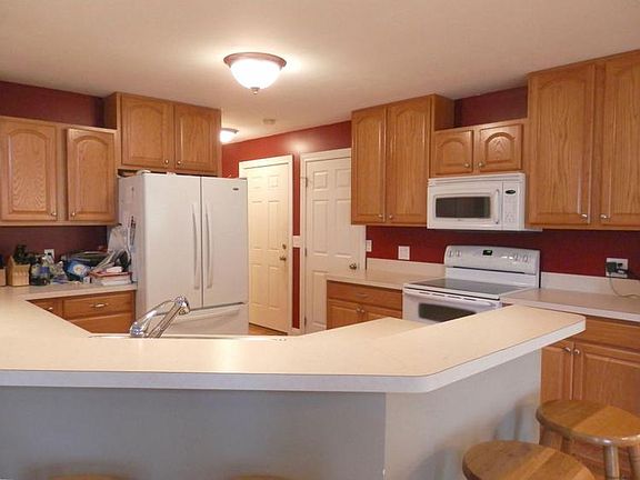 Lots of counterspace includes a snack bar & all major appliances