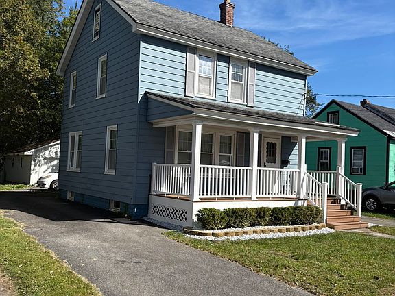 Front porch, left driveway