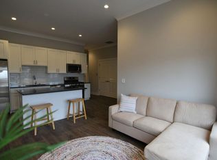 925 W Irving Park Rd #2, Chicago, IL 60613