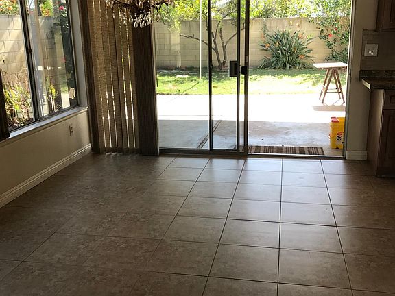 dinning room to patio