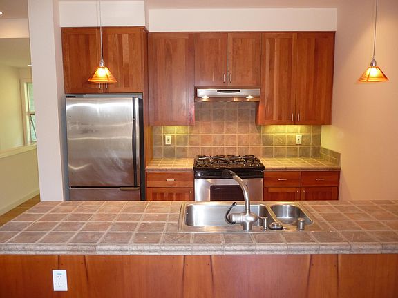 4th image of 15 Willow St APT B