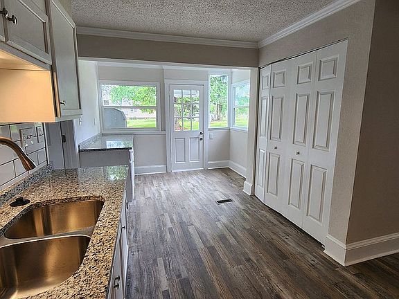 4th image of 1806 King St