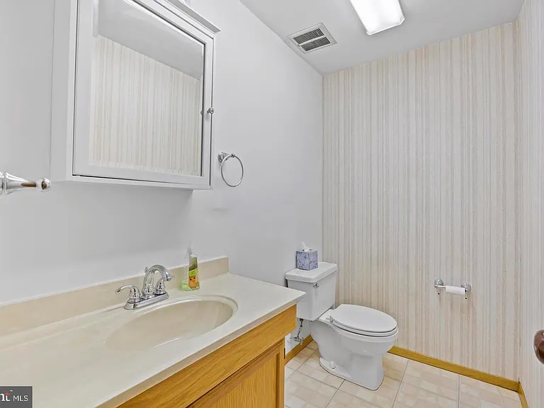 13501 Kelmont Ct — Photo 24