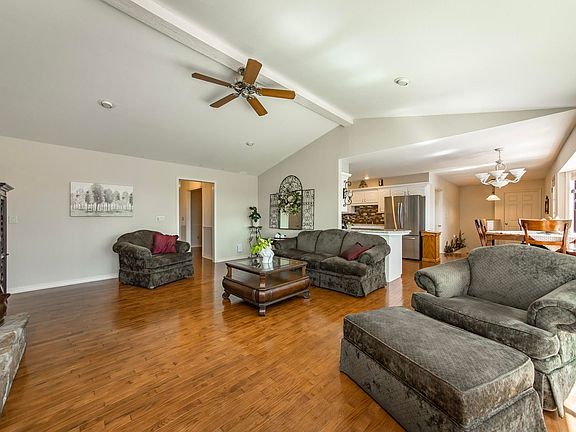 5th image of 252 Lakeside Dr