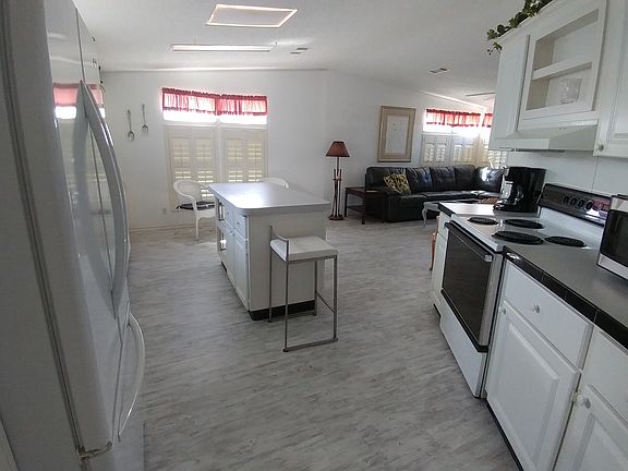 MORE KIT CABINETS W/PANTRY