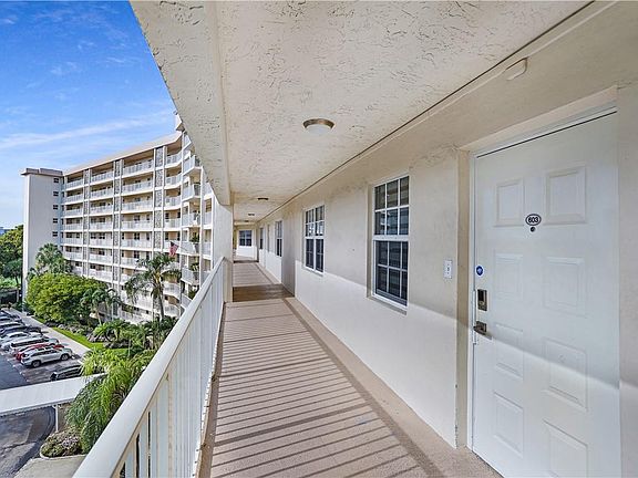 4th image of 3507 Oaks Way #603