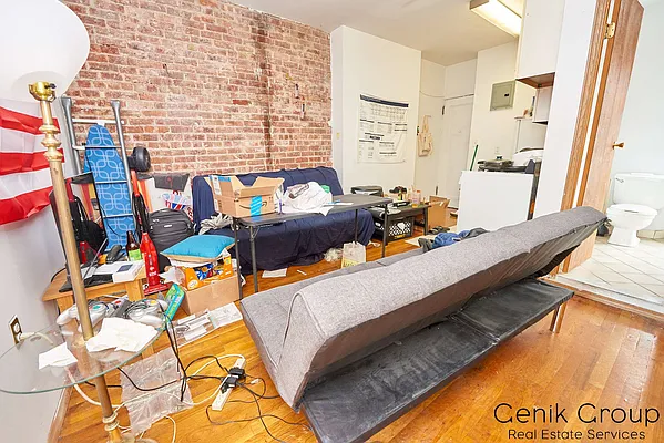 Rented by Genik Group Corp | media 10