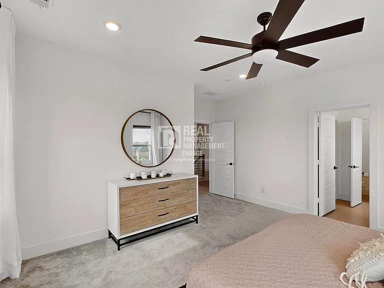 1077 Maverick Dr — Photo 17