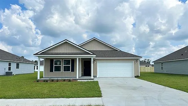 82 Haley Dr — Photo 1