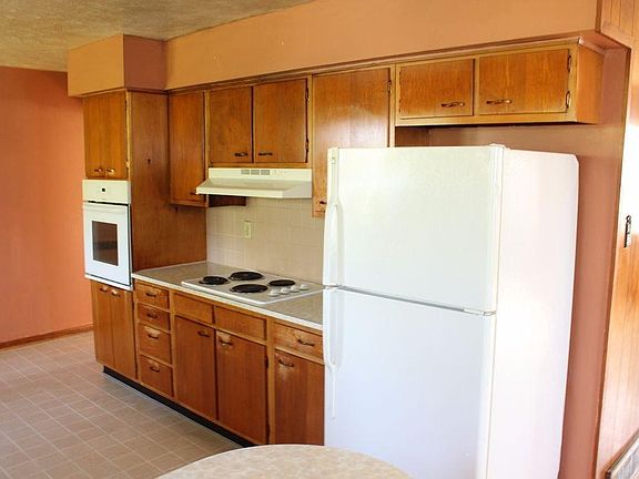 3rd image of 1685 Margate Dr