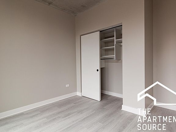 5th image of 4612 N Broadway St #1001