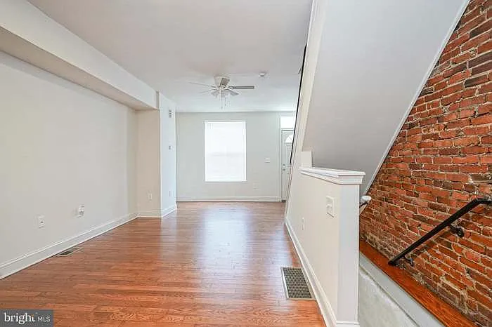 2010 S Croskey St — Photo 6