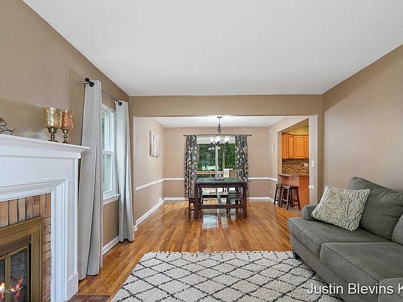 4th image of 1651 Hiawatha Dr SE
