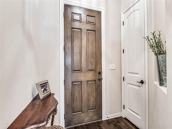 5th image of 304 Valley Dr