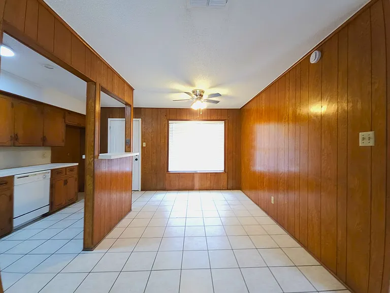 501 E Reagan St — Photo 19