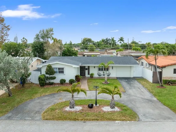 8820 NW 11th Ct, Pembroke Pines, FL 33024