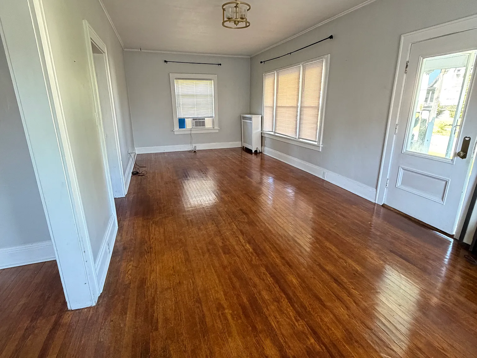 3 bed, 2200 sqft, $2,100 — Photo 4