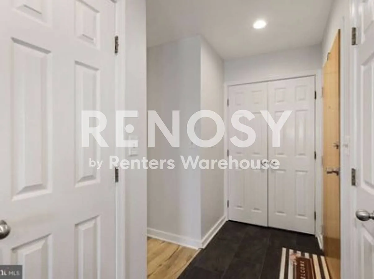 2 Bed / 2 Bath Waterfront Condo — Photo 3