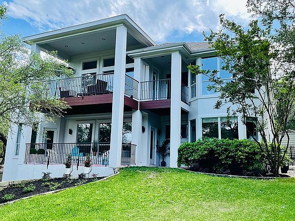 2-Story Hill Country Views 