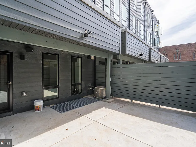 1430 Clymer St #1 — Photo 23