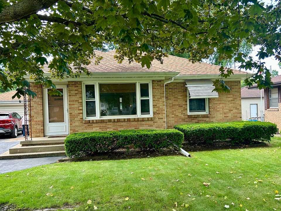 2nd image of 705 2nd Ave