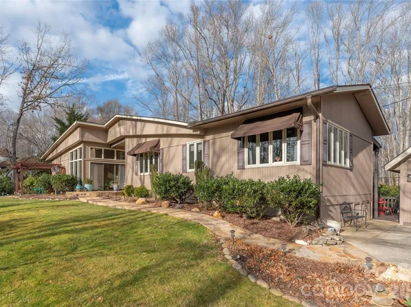 471 Brunswick Dr, Waynesville, NC 28786