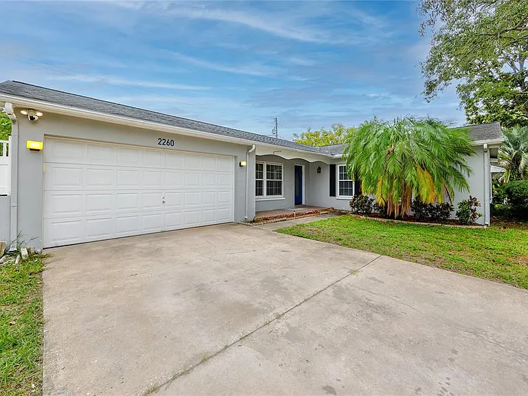 2260 Harn Blvd — Photo 3